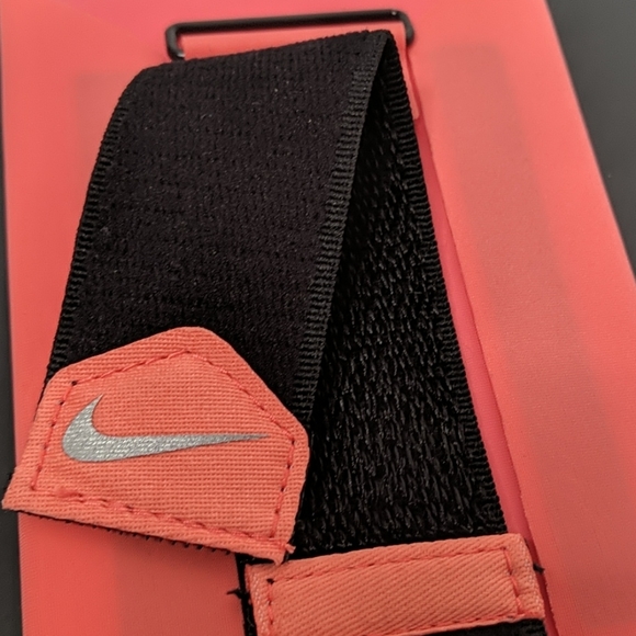 NWT ~ NIKE Handheld Phone Case - Picture 4 of 8